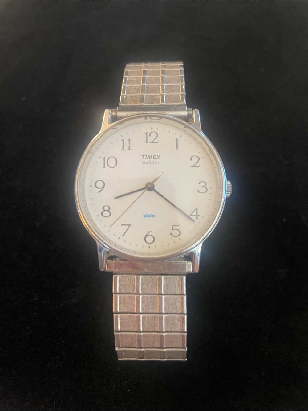 VINTAGE Timex Silver-Tone White Dial Round Watch RUNS GREAT!